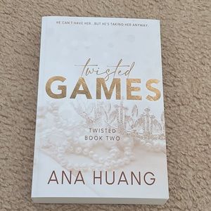 Twisted Games (SPECIAL EDITION) - By Ana Huang ✨